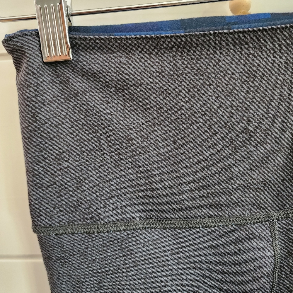 Peloton Bowie High Waist Capri Reversible pyramid sz M - Picture 13 of 16
